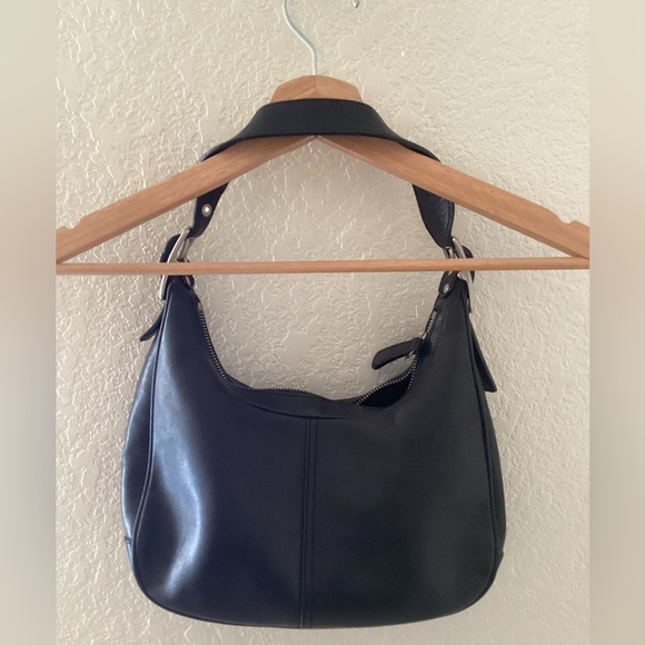 Vintage black leather Coach shoulder bag - Picture 7 of 9